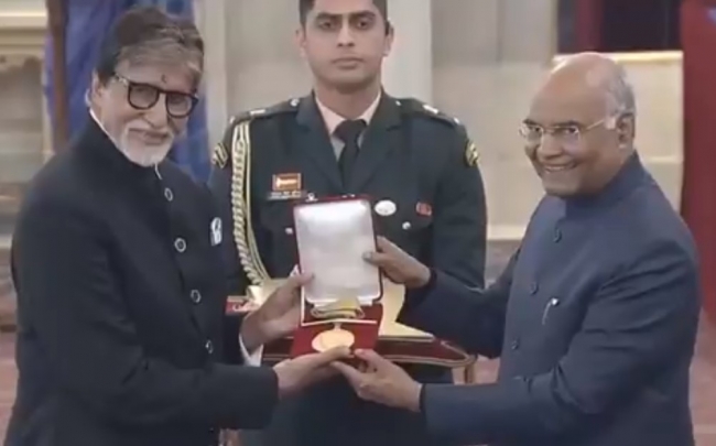 President presented Dadasaheb Phalke Award to Amitabh Bachchan