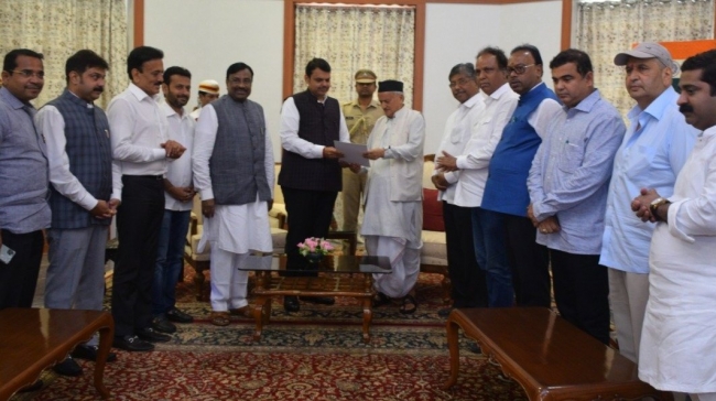 Maharashtra : Chief Minister Devendra Fadnavis submitted resignation to Governor Bhagat Singh Koshyari at Raj Bhawan.