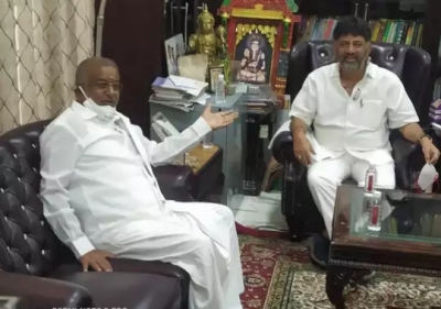 DKShivakumar: jds Leader Gt Devegowda Visit At Dk Shivakumar Home