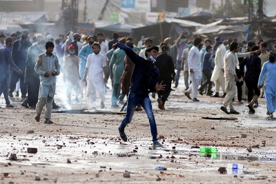 Pakistan : Paramilitary force deployed to control violent Islamist protesters