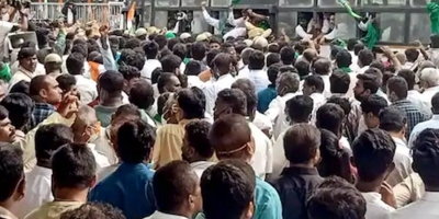  Police Detain Siddaramaiah During Raj Bhavan Chalo Rally
