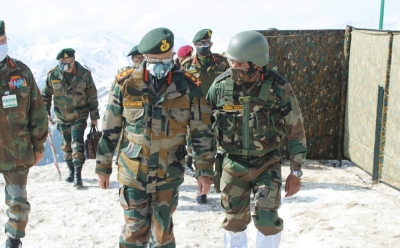 Kashmir visit : COAS reviewed the security situation along the Line of Control