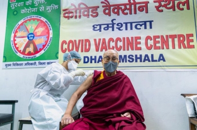 Himachal Pradesh: #DalaiLama took his first shot of the #COVID19 vaccine at Zonal Hospital Dharamshala, this morning.
