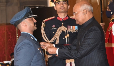 Group Captain Abhinandan receives Vir Chakra : Shourya chakra, Kirti Chakra received by family