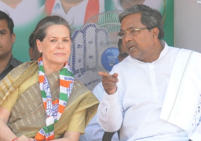 Siddaramaiah meets AICC president Sonia Gandhi