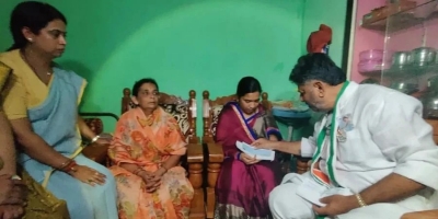  DK Shivakumar visits Santosh Patil s home