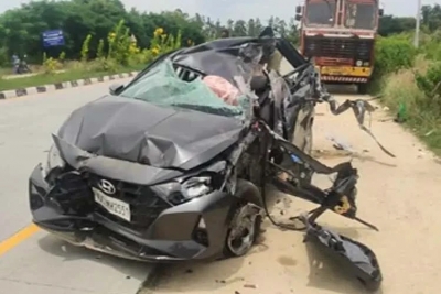 Terrible road accident in Andhra Pradesh: Bengaluru mother-son dead, father-daughter condition critical