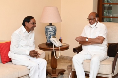  Telangana CM meeting with Mahagadhi leaders to form coalition other than Congress