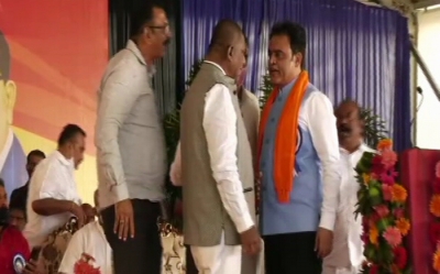  MP DK Suresh, Minister Ashwaththa Narayana altercation in the presence of Chief Minister Bommai