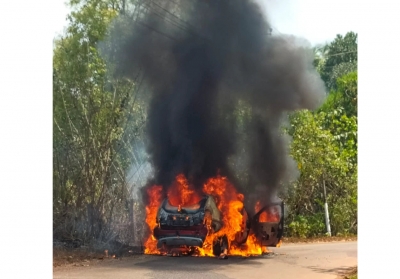 As the car was moving, the burn was burned in the road