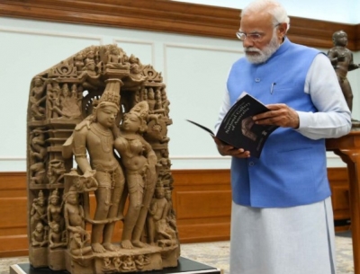 PM Modi inspects the 29 antiquities repatriated to India by Australia