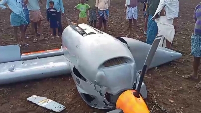 Test flight, cloaked unmanned Tapas UAV