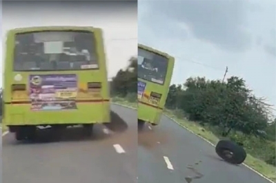 The rear tire of the bus fell off while moving, the scene was captured on mobile!