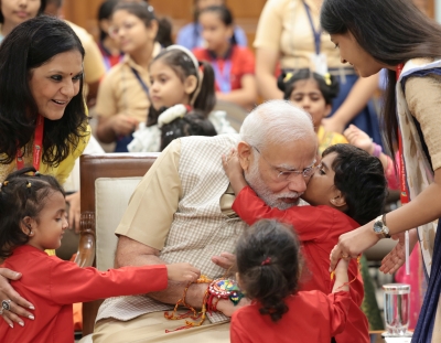 PM Modi Raksha Bandhan Celebration at a School: Small children witnessed the beautiful moment