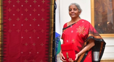 Nirmala Sitharaman presented the budget for Dharwad embroidery art sarees