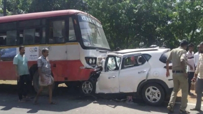 Head-on collision between KSRTC bus and car, boy dies on the spot, four seriously