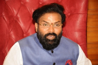 IT raid on factory owned by Minister Sriramulu, Kailas Vyas