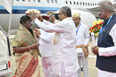 Arrival of President Draupadi Murmu in Bangalore, welcome by Siddaramaiah!