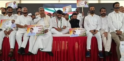 Silent protest by Congress leaders with a black band tied around their mouths ​
