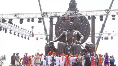 Lakshmi Hebbalkar unveiled the statue of Shivaji again