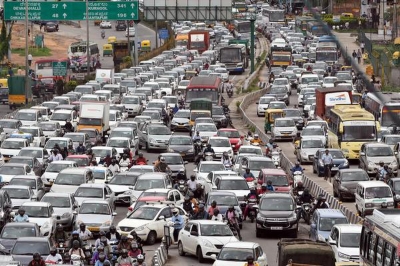 The day after the wedding, the husband left his wife in Bangalore traffic and escaped!