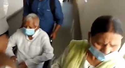  Ex-Railway Minister Lalu Prasad Yadav, Ex-Bihar CM Rabri Devi, Daughter Others Granted Bail