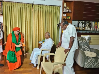 Basava Jaya Mrityunjaya Swamiji met Deve Gowda