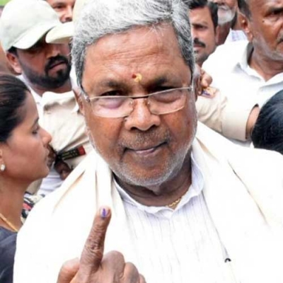 Siddaramaiah voting in village, Siddaramaiah ink on right hand, why?