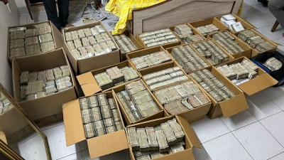 IT raid: Rs 42 crores in contractor Ambikapati brother house. Find the money!