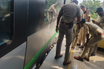 Student commits suicide by jumping on metro rail: Purple line service suspended for some time
