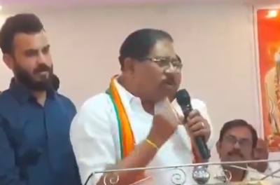 Karnataka Home Minister G. Parameshwara accepts booth capturing : Video goes viral; embarrassment for Congress.